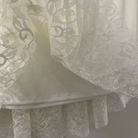 Off white Jacob skirt with lace bottom. - Picture 7 of 13